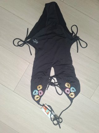 Bañador negro con adornos