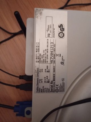 PC sobremesa Fujitsu + monitor Caótica 17"