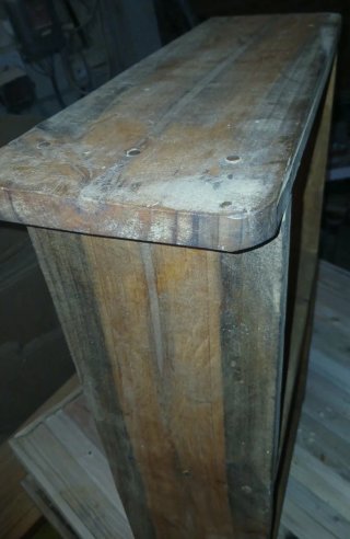 Consola con madera reciclada