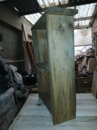 Consola con madera reciclada