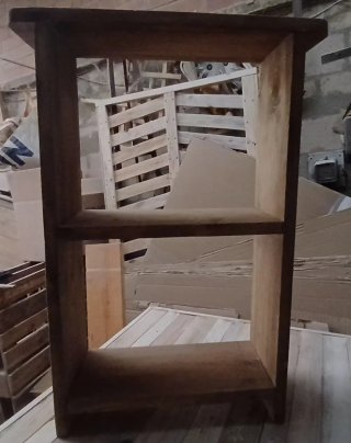 Consola con madera reciclada