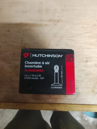 Cámara de aire Hutchinson 24x1.70-2.35 Schrader