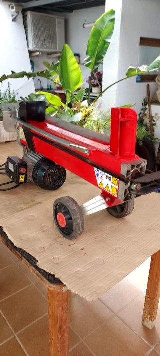 Tronzadora de leña eléctrica
