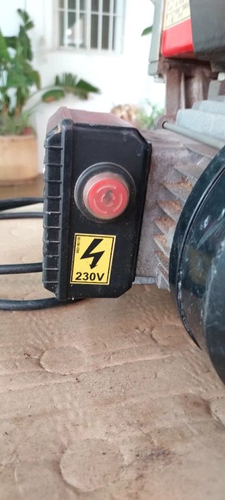 Tronzadora de leña eléctrica