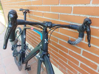 Bicicleta carretera full carbon. Ruedas de carbono