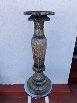 Columna de mármol y piedra