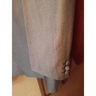 Traje de novio moderno gris