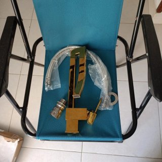 Grifo de baño dorado moderno
