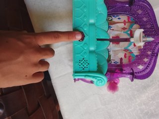Sofá y cortina para muñecos