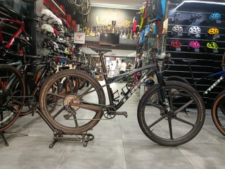 Bicicleta Trek Supercaliber 9.8