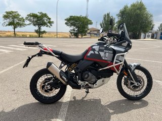 Ducati DesertX edición Audi