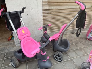 Trio di passeggini per passeggiate con borsa