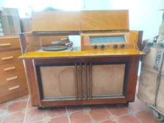 Mueble antiguo de madera
