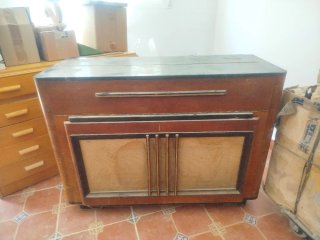 Mueble antiguo de madera