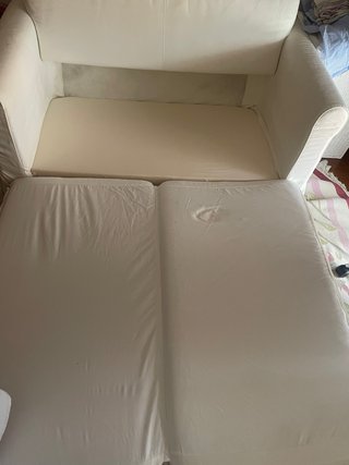 Divano letto in tessuto beige con spazio di archiviazione