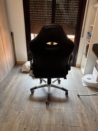 Silla gaming con ruedas nueva