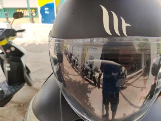 Casco de moto negro