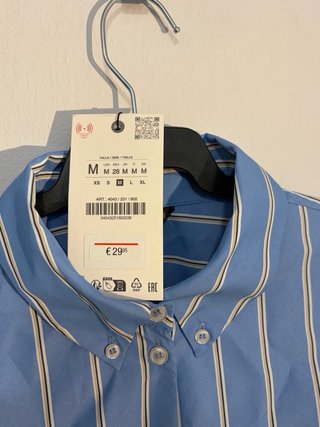 Vendo camisa, rayas verticales y goma en el bajo