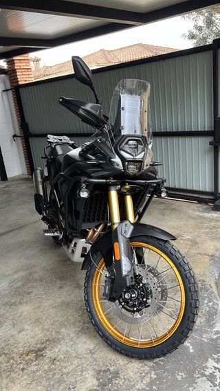 Voge DS 800 Rally Negra y Dorada