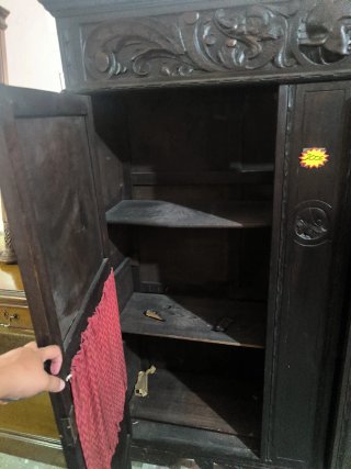 Armario antiguo tallado madera