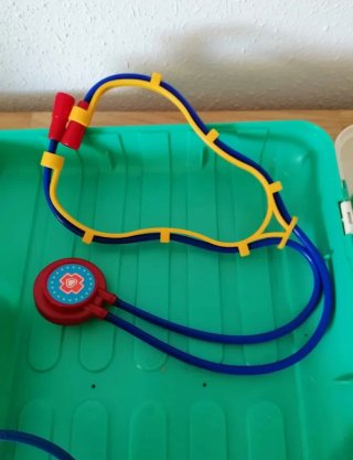 Maletín médico de juguete