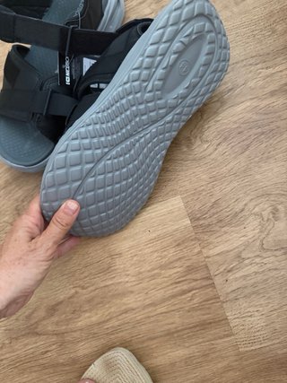 Sandalias de velcro negras y grises