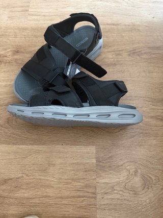 Sandalias de velcro negras y grises