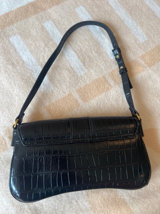 Bolso bandolera Mango negro con candado dorado