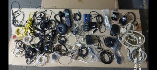 Lote de cables y accesorios electrónicos