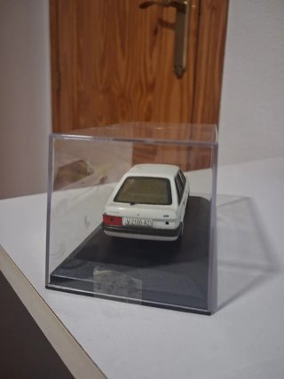 Coche a escala 1:43 Ford Escort XR3 (1982)