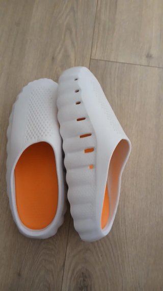Chanclas Nike Mind Blancas y Naranjas