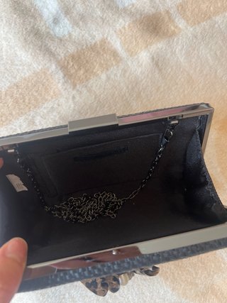 Bolso clutch de fiesta negro con cadena