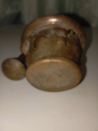 Mortero y mano de bronce antiguo