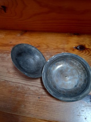 Caja/cuenco metálico antiguo