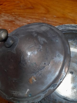 Caja/cuenco metálico antiguo