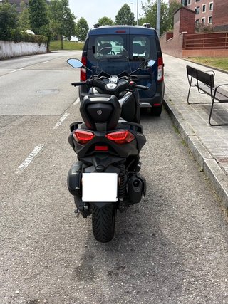 Yamaha XMAX 300 solo 2900km recien pasada ITV