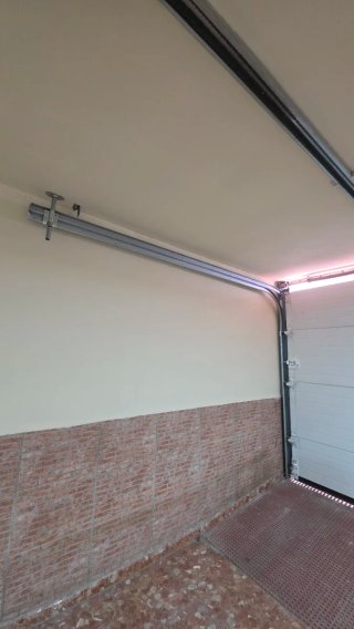 Portón automático - seccional.
