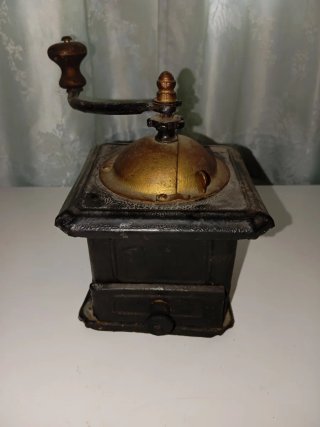 Molinillo de café antiguo