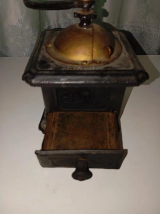 Molinillo de café antiguo