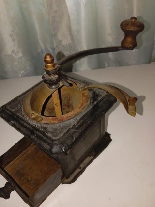 Molinillo de café antiguo