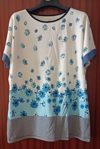 T-shirt donna fiori blu e bianchi