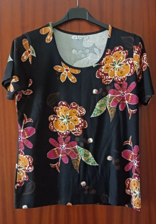 T-shirt donna fantasia floreale nera
