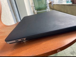 MacBook Pro 2018 Intel i7 Touch Bar