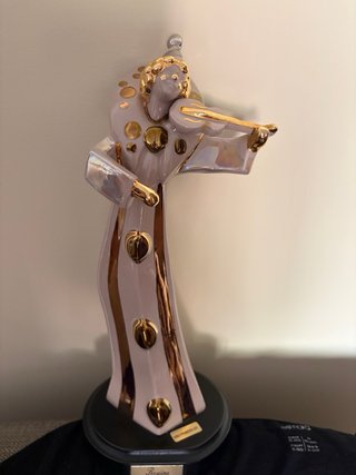 Figura de porcelana Regina  32cm