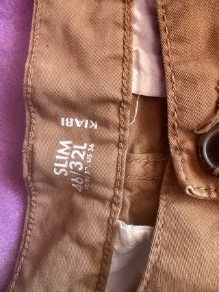 Pantalón chino beige