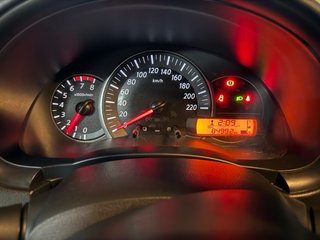 Nissan Micra 2017 5 puertas 84.000 Km Garantia.