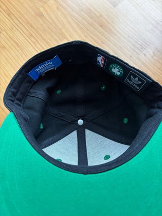 Gorra Adidas Celtics Negra y Verde