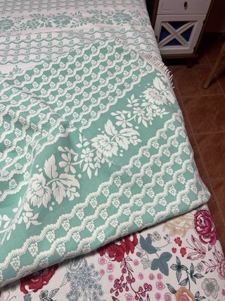 Colcha vintage floral verde agua