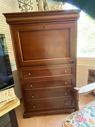 Escritorio secreter de madera con piel en perfecto