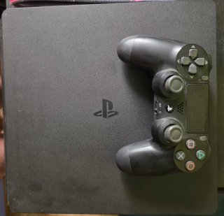 PlayStation 4 Slim Negra